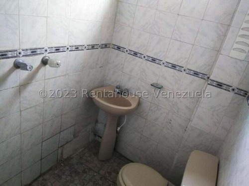 Milangie Cartaya De Renta House Te Presenta Un Cómodo Anexo Ubicado En El Este De Barquisimeto, Cuenta Con Estacionamiento Adicional Diagonal A La Residencia, Acceso Muy Fácil Y Opciones De Transporte