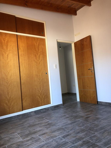 Imagen 6 de 14 de Duplex Bernal Oeste 3 Ambientes Con Cochera Y Parrilla