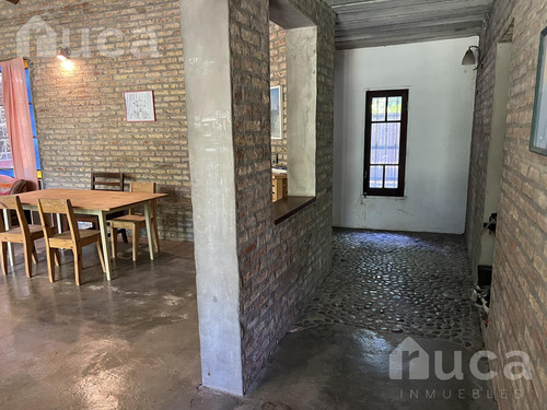 Venta | Pintoresca Casa Rustica De 4 Dorm C/jardin | Barrio Residencial La Bota