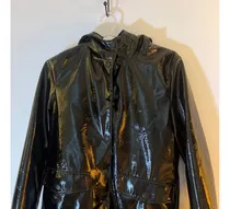 Comprar Campera Zara Charol Negra .con Capucha Y Bolsillos