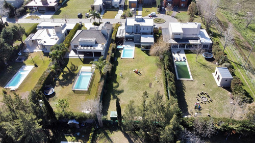 Casa En Venta 5 Ambientes 2 Plantas - Brickland - Canning
