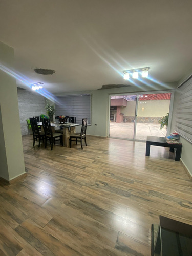 Lorena Inojosa Vende Casa En Urb. El Trigal Norte.
