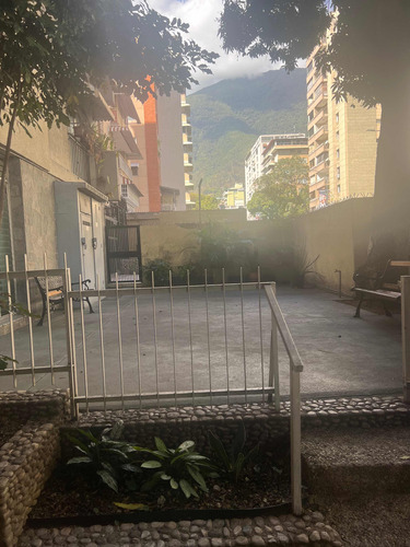 Ls Vendo Los Palos Grandes ,apartamento Muy Bien Ubicado