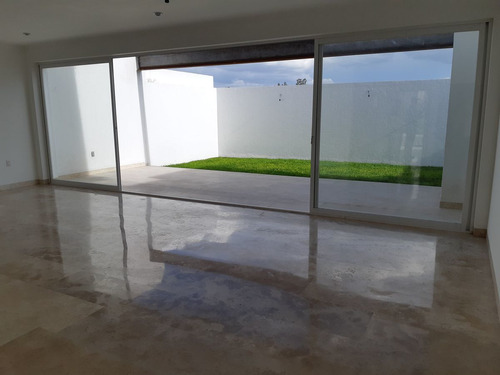 Residencia De Autor En Lomas De Juriquilla, Lindo Jardín , 4