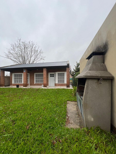 Casa De Tres Dormitorios En Roldan Pileta Jardin Amplia
