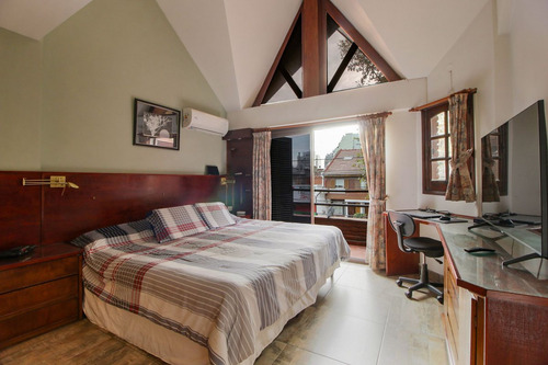 Exclusiva Casa 7 Amb. C/pileta Y Quincho V. Parque