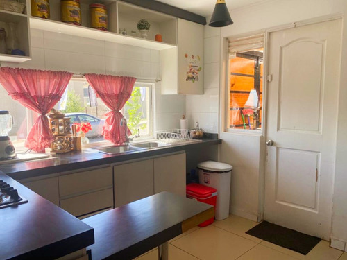 Casa Aislada En Condominio / Calle Chardonnay