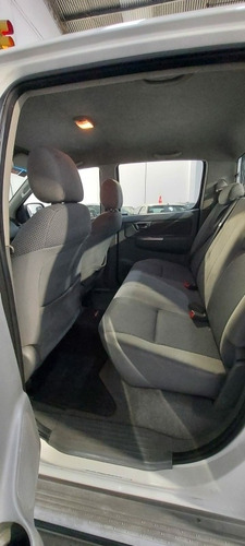 Imagen 11 de 15 de Toyota Hilux 2012 3.0 Cd Srv I 171cv 4x2