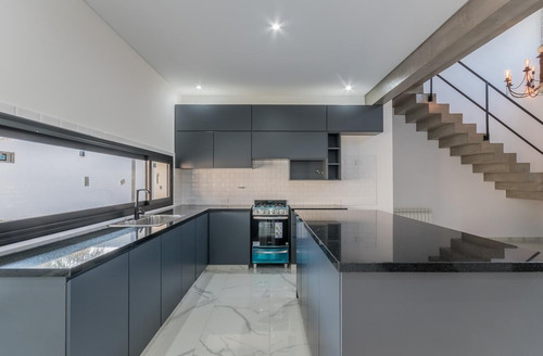 Imagen 23 de 30 de Venta · Casa A Estrenar De Categoría En Moreno · Pileta · Patio · Balcón · Financia · Permuta