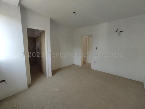 Townhouse En Obra Gris En Urb Andres Bello Maracay, Financiamiento Disponible. 23-18761 More