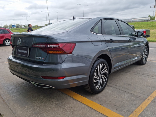 Imagen 12 de 25 de Vw Vento Highline 1.4 Automatico 2021 Ugarcia Us