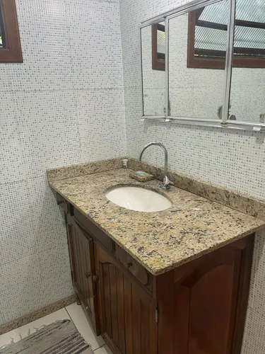 Casa De 3 Quartos Com Quintal E Churrasqueira.
