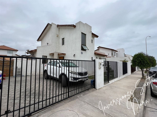 Casa En Venta De 5 Dorm. Peñuelas Coquimbo