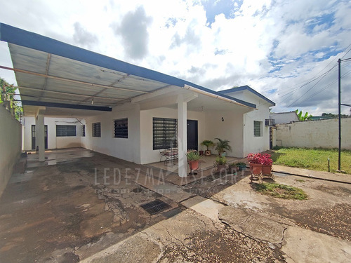 Imagen 2 de 10 de Ledezma Asesores Vende Casa Con Terreno Amplio, Situada Entre La Avenida Bolívar Y La Principal De Las Moreas, Ciudad Bolívar - Venezuela