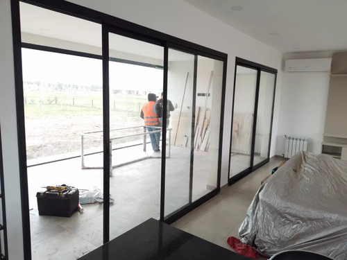 Ventana Aluminio Modena Negra Sin Vidrios 150x200