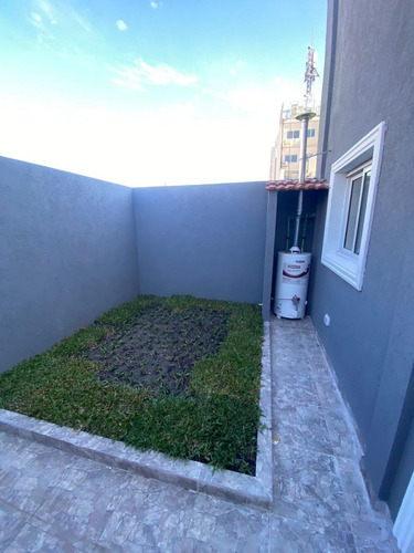 Imagen 10 de 15 de Complejo De Duplex 3 Amb C/ Coch. En Vta Lanus Este (411)
