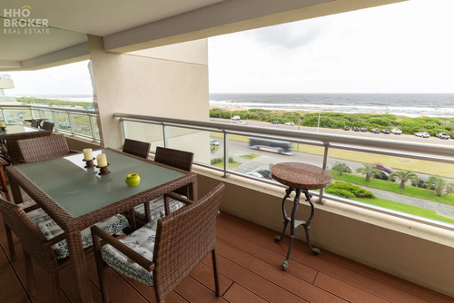Apartamento En Venta De 3 Dormitorios, Torre Lobos, Punta Del Este, Playa Brava.