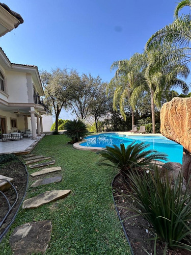 Casa En Renta En Colonia Bosques De Las Misiones Sector Encino, Santiago, Nuevo León