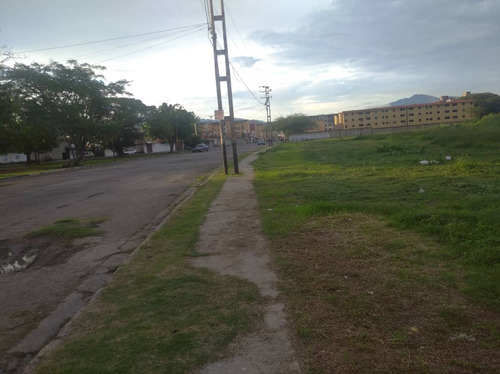 Venta De Terreno En Urb.paraparal Los Guayos 05-17