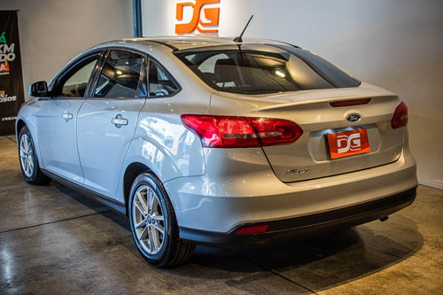 Imagen 3 de 22 de Ford Focus Se 2.0n 77.000km 2016 Gris