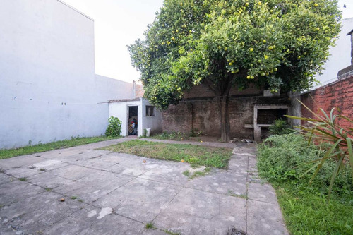 Casa En Sgto. Cabral 2 Dormitorios Y Patio Verde