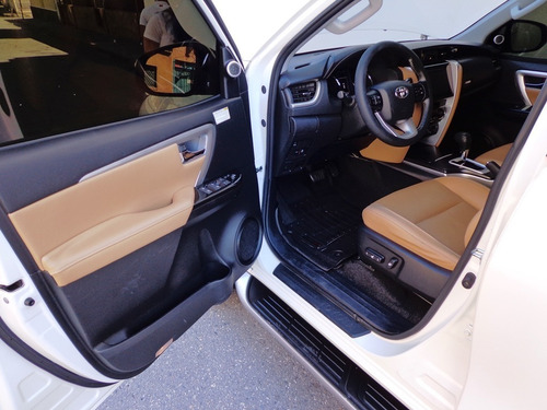 Imagen 7 de 18 de Toyota Fortuner Dubai Vxr 2019 V6 4x4 Automático