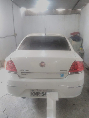 Fiat Linea 2013 1.8 16v Essence Flex Dualogic 4p