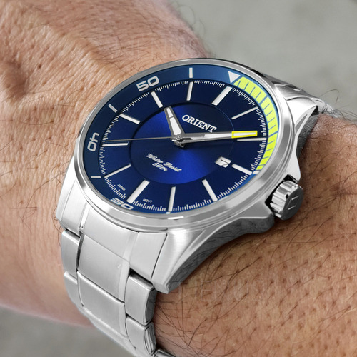 Relógio De Pulso Orient Com Corria De Aço Inoxidável Cor Prateado - Fondo Azul