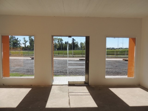 Local Comercial / Showroom / Oficinas / Multi Espacio Sobre Colectora Acceso Oeste Km38 Moreno X Dueño Directo