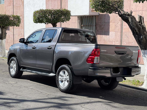 Imagen 7 de 15 de Toyota Hilux 2018 2.7 Cabina Doble Sr Mt