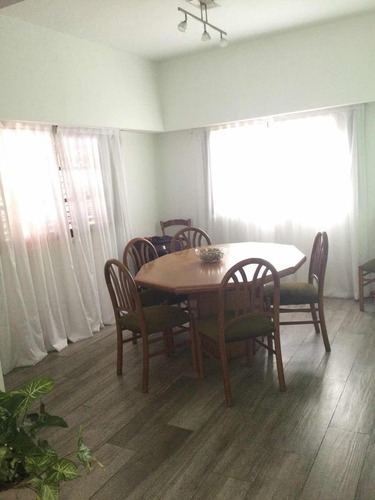 Casa En Venta - 4 Dormitorios 2 Baños - Cochera - 310mts2 - Villa Sarmiento, Morón