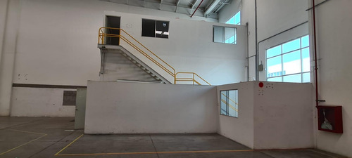 Bodega En Renta De 1,500 M2 En Tultepec