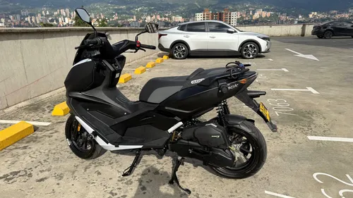Victory Black 2024 - Como Nueva