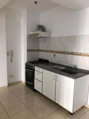 Alquiler - Departamento 3 Amb. Con Balcón Y Cochera En San Fernando
