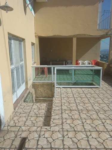 Casa Com 2 Andares + Uma Casa Nos Fundos