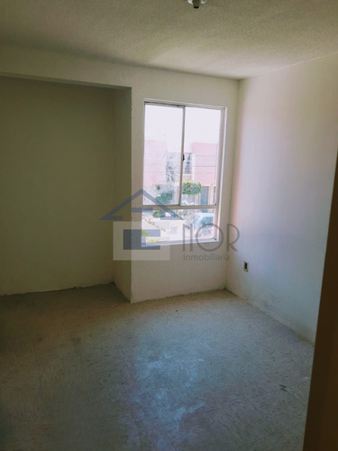501.b1.vr.3. Casa En Heroes De Tecámac Ii Con 2 Recamaras 1 Baño, Cajon De Estacionamiento Tambien Cuenta Con Dos Niveles, Patio Trasero , Buena Ventilación E Iluminación Con Supermercados Cercanos