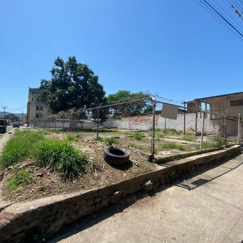 Se Vende Terreno De 943m2 En Av. Sucre, Naguanagua C- 211422  H.h