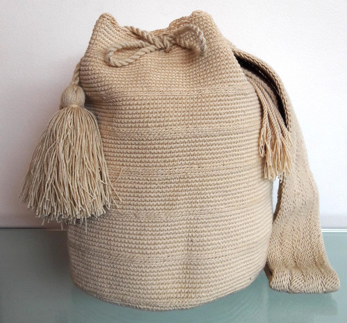 Mochila Wayuu Unicolor Completa Beige  Con Pompones