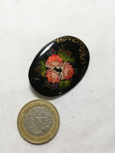 Antiguo Broche Pin Prendedor En Madera Laqueada Moscow 