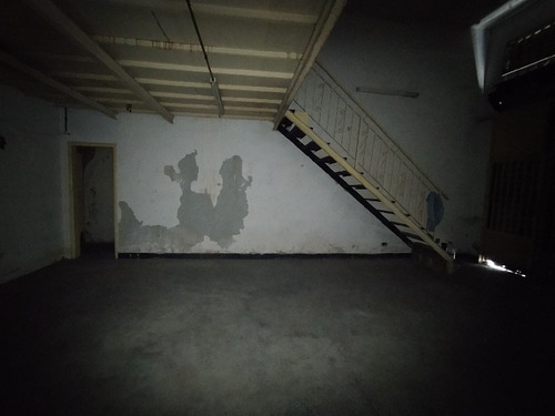 Imagen 5 de 20 de Marisol Castro Vende Galpón Con Once (11) Locales En Av. Fernando Figueredo | Valencia | A Pocos Metros Del Centro De Valencia | Fog-149 Marisol 04244923040