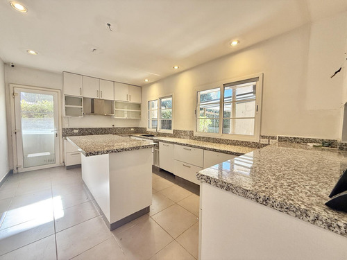 Importante Casa En Venta - Barrio Privado Las Victorias