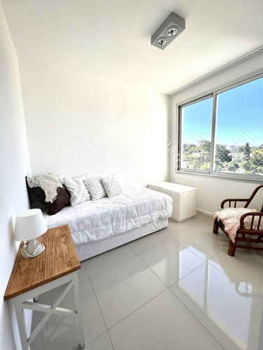 Imagen 16 de 24 de Emerald Apartamento En Venta - 3 Dormitorios + Den- Piscina - Mansa Penthouse Punta Del Este