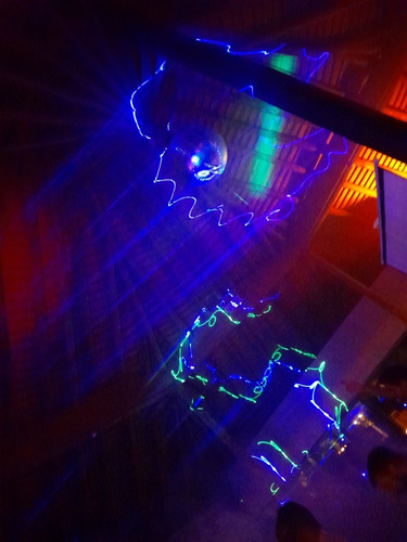 Imagen 4 de 10 de Servicio De Discoteca Alquiler De Equipos Parlante Luces Etc