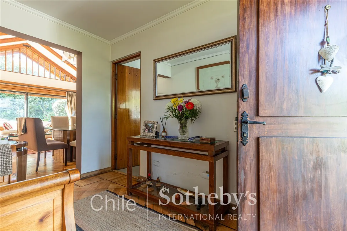 Casa En Venta De 5 Dorm. En Las Condes