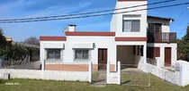 Comprar Inmobiliaria Costa Azul Vende Una  Linda Casa Muy Cerca De La Playa De Costa Azul , De Tres Dormitorios Y Dos Baños.