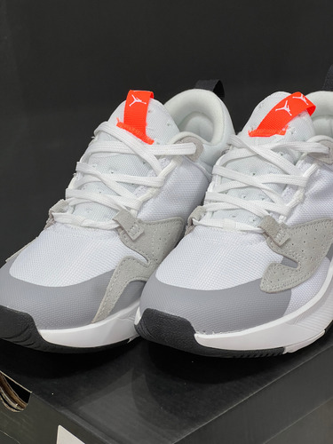 Zapatos Jordán Air Cadence Delta Blancos Caballero