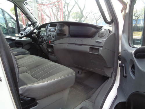 Imagem 10 de 13 de Iveco Daily 35s14 Carroceria Ar Condicionado