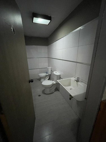 Imagen 2 de 2 de Casa Comercial En Avenida Principal Del Viñedo Luz M 04147550846 Fr