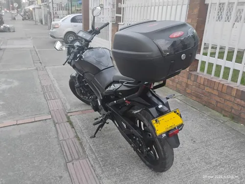 Moto Dominar D250- Modelo 2023 En Excelente Estado Color