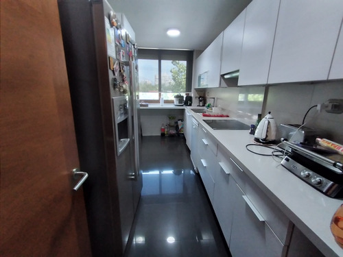 Venta, Excelente Depto A Pasos De Manquehue 4d / 4b